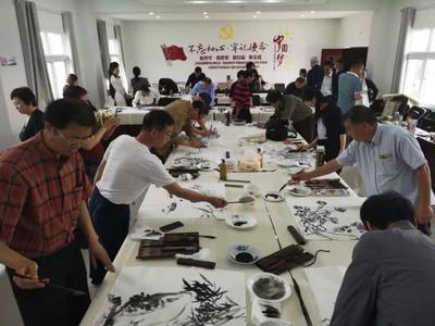 傳統(tǒng)文化助力扶貧攻堅(jiān)——江蘇、貴州中國畫學(xué)會(huì)交流展在貴陽開幕